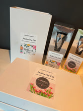 Load image into Gallery viewer, Mothers Day wax gift set
